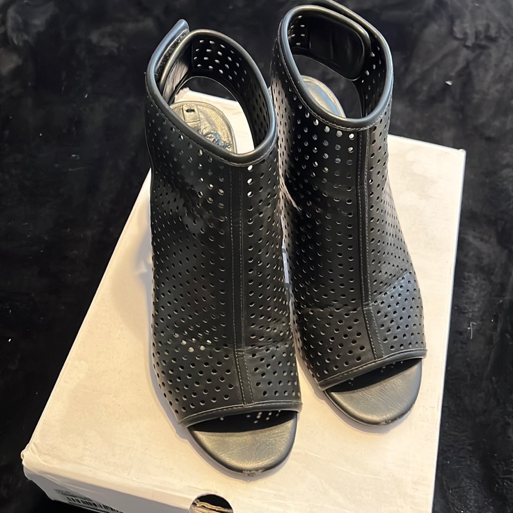 Black aldo shoes